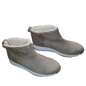 J/Slides Urban Sport   Luxe Waterproof Suede Booties Size 8